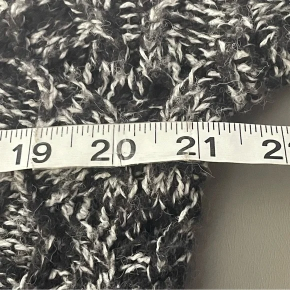 Lauren Conrad Duster Cardigan – Size Small – Black & White - Picture 9 of 10